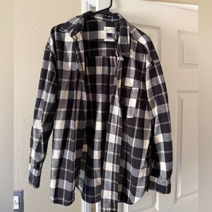 Universal Thread Black and White Flannel